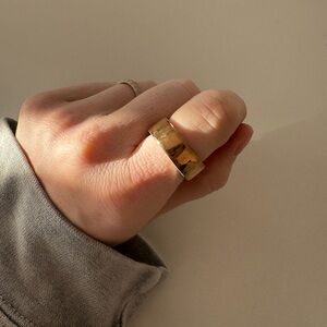 Oura Rose Gold size 8 Ring WITH charger